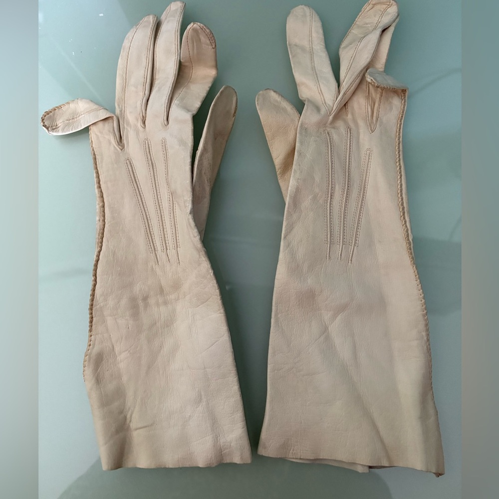 Vintage leather gloves
